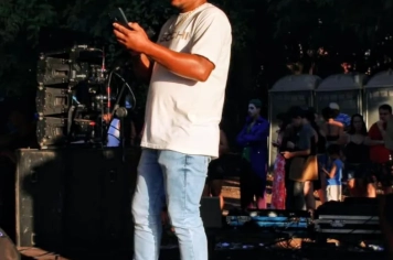 Foto relacionada - Palco da cultura e turismo apresentou vários talentos locais na festa do primeiro de maio. 