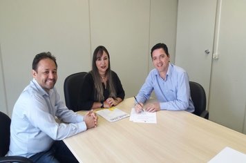 Prefeito Thiago Michelin assina convênio com o Programa ‘Cidade Legal’