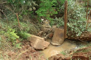 Prefeitura de Itaí executa obras de drenagem na estrada vicinal Mario Covas