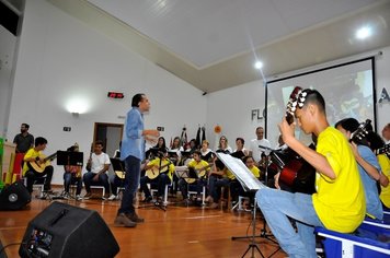 Projeto Guri de Itaí encerra ano letivo com bela apresentação na Câmara Municipal