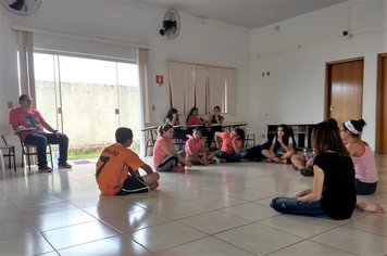 Secretaria Municipal do Bem Estar Social de Itaí promove aulas de iniciação teatral