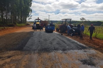 Prefeitura de Itaí realiza obras de benfeitoria na estrada vicinal Mario Covas