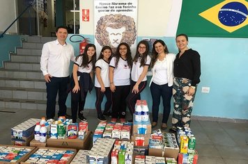 Fundo Social de Solidariedade de Itaí recebe doação de leite
