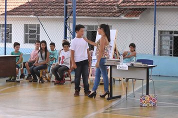 EMEF Professora Elza de Itaí realiza exposição com trabalhos de alunos
