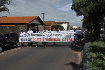CREAS Itaí realiza passeata contra a violência da mulher