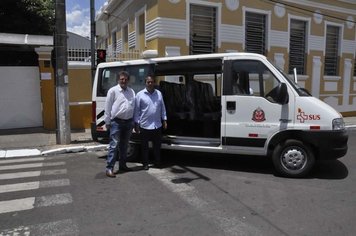 Secretaria de Saúde de Itaí recebe nova ambulância