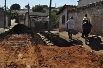Prefeito Davi Tristão vistoria obras na Vila Beira Rio