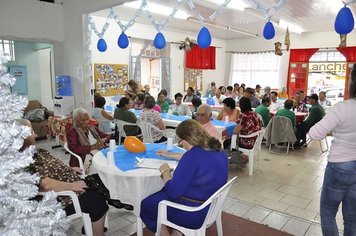Centro de Convivência do Idoso de Itaí faz festa para aniversariantes do mês de novembro