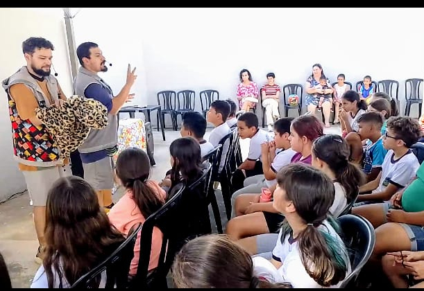 Contação de história na biblioteca Municipal: tem sim, senhor!