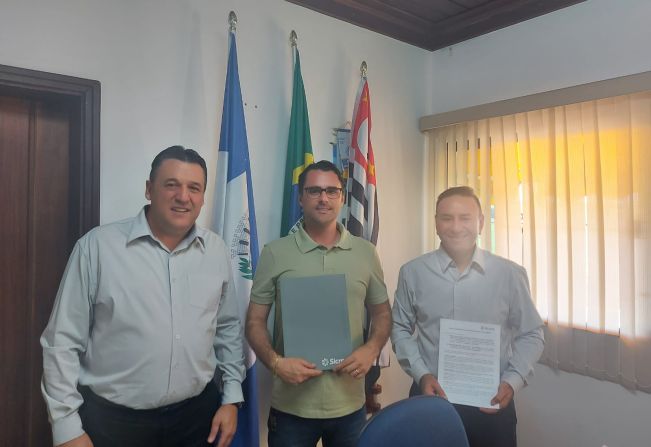 Prefeitura de Itaí e Sicredi Novos Horizontes assinam convênio para crédito consignado aos servidores municipais.