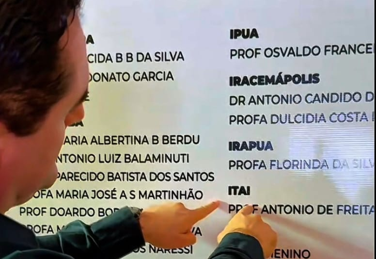 Itaí recebe prêmio em Excelência Educacional