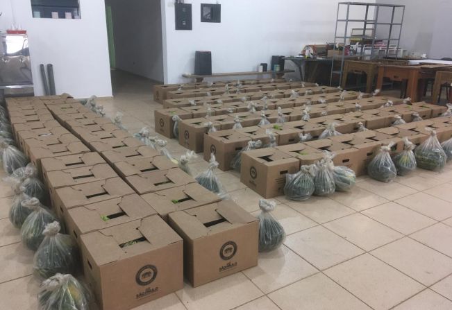 Secretaria do Bem Estar entrega cestas de alimentos