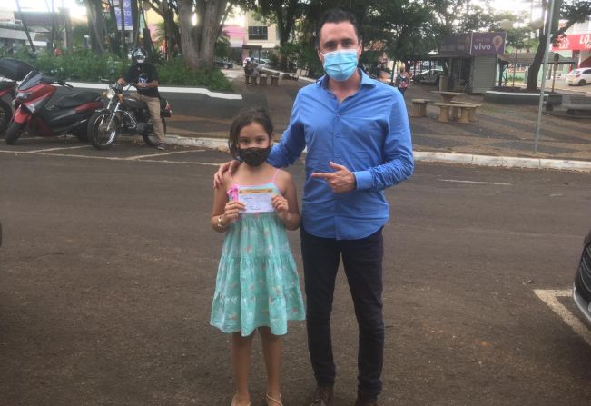 Laurinha é a primeira criança vacinada contra a COVID em Itaí