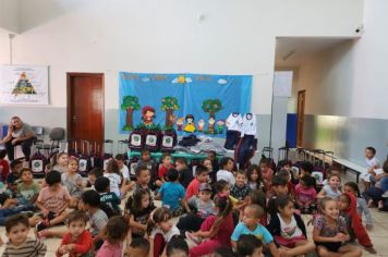 Foto - Entrega de Uniformes e kits escolares