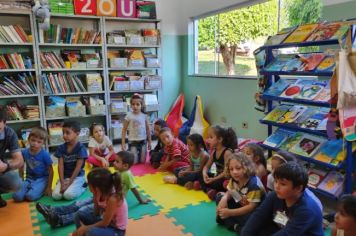 Foto - Entrega de Uniformes e kits escolares