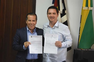 Prefeito Thiago Michelin recebe a visita do Deputado Márcio Camargo