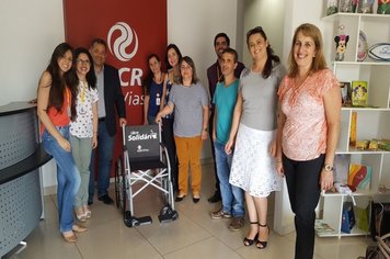 Alunos da EMEF Lúcia de Itaí trocam lacres de latinha por cadeira de rodas.