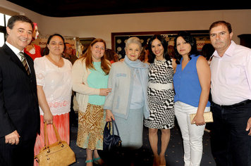 Prefeito Valmir e Kátia prestigiam o Bazar da Escola de Moda do FUSSESP