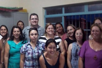 Rede de atendimento à criança e adolescente se reúne na sede da Secretaria do Bem Estar Social para planejar ações.
