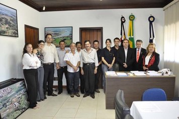 Prefeito Valmir Domingos recepciona Governador do Rotary e o Declara como Hóspede Oficial do município