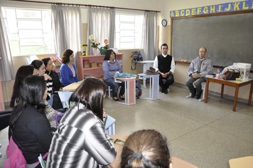 Bispo Dom José visita escolas de Itaí