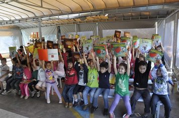 Escolas Municipais de Ensino Infantil recebem doações de livros