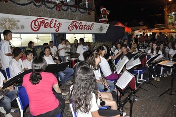 Prefeitura de Itaí realiza Festa de Natal na Praça da Bandeira que emocionou a população.