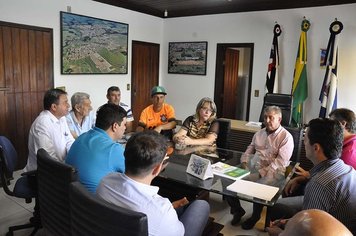 Novo Prefeito se reúne com vereadores