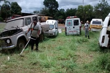 Prefeitura de Itaí intensifica serviços de poda e capina na Garagem Municipal