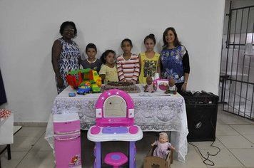 Projeto Espaço Amigo de Itaí comemora aniversariantes do mês