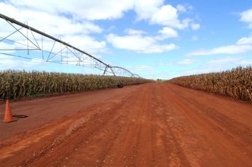 Prefeitura Municipal de Itaí realiza melhorias em estrada vicinal do município