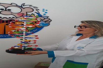 Crianças de Itaí, Santa Cruz das Palmeiras e Ipuã - SP aprendem sobre DNA e Biotecnologia com peça de teatro