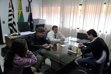 Prefeito Thiago Michelin realiza reunião com diretoria da Associação Comercial de Itaí