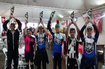 Debaixo de muita chuva Equipe Mountain Bike Itaí obtém bons resultados na etapa de Angatuba