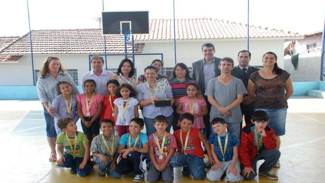 Professores e alunos da rede municipal de ensino de Itaí recebem o prêmio do Instituto Rubens Meneghetti