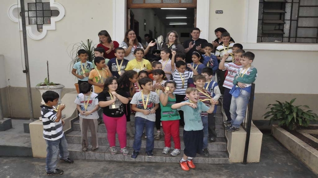 Professores e alunos da rede municipal de ensino de Itaí recebem o prêmio do Instituto Rubens Meneghetti