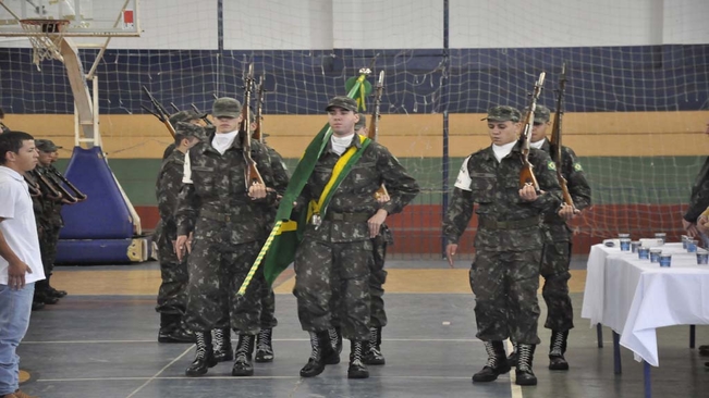 Jovens Itaienses fazem juramento à Bandeira