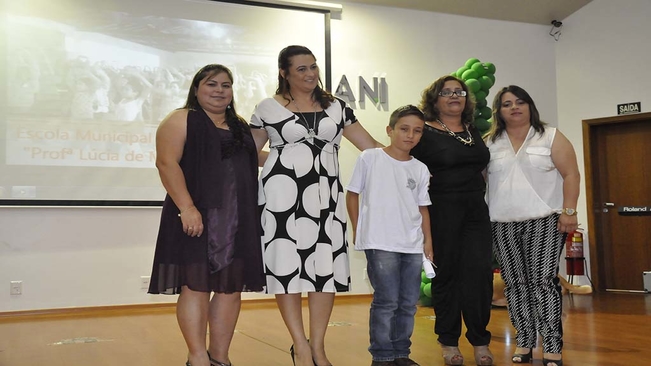 Escolas Municipais encerram o ano letivo com formatura em Itaí
