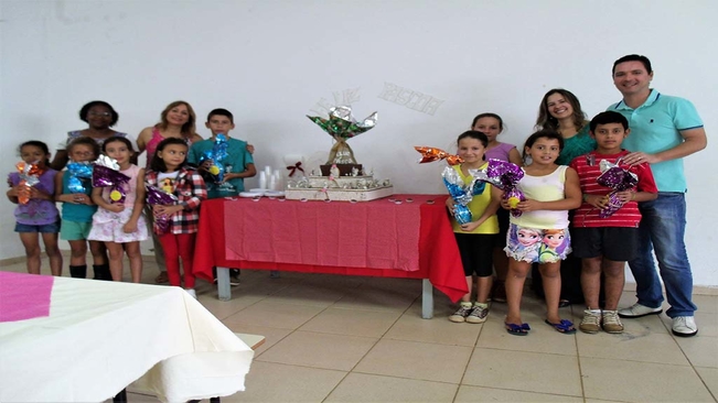 Projetos Sociais Comemoram a Páscoa em Itaí